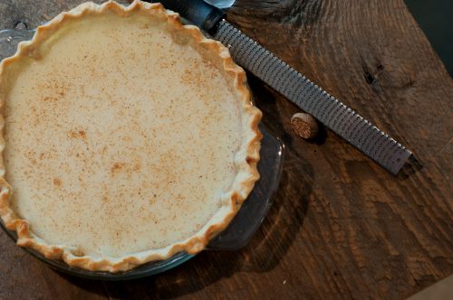 Sugar Cream Pie from Farmwife Feeds is a Hoosier tradition made with butter, sugar and milk - what's not to love! #pie #recipe #hoosier #sugarcream