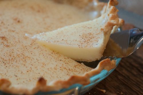 Sugar Cream Pie from Farmwife Feeds is a Hoosier tradition made with butter, sugar and milk - what's not to love! #pie #recipe #hoosier #sugarcream