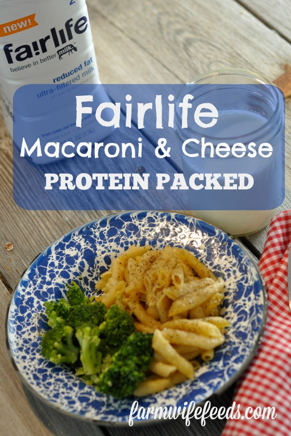 Fairlife Macaroni and Cheese from Farmwife Feeds is protein packed comfort food at it's finest. #fairlife #dairy #macandcheese