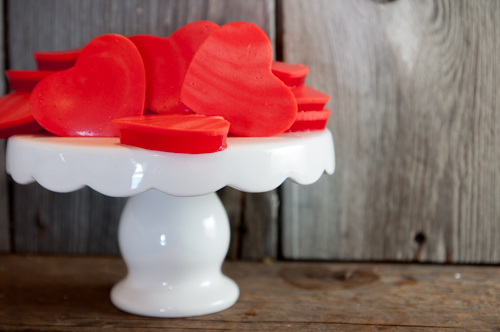 Valentine's Finger Jello from Farmwife Feeds. A fun easy snack to make with kids. #jello #fingerfood #valentine #valentines #heart