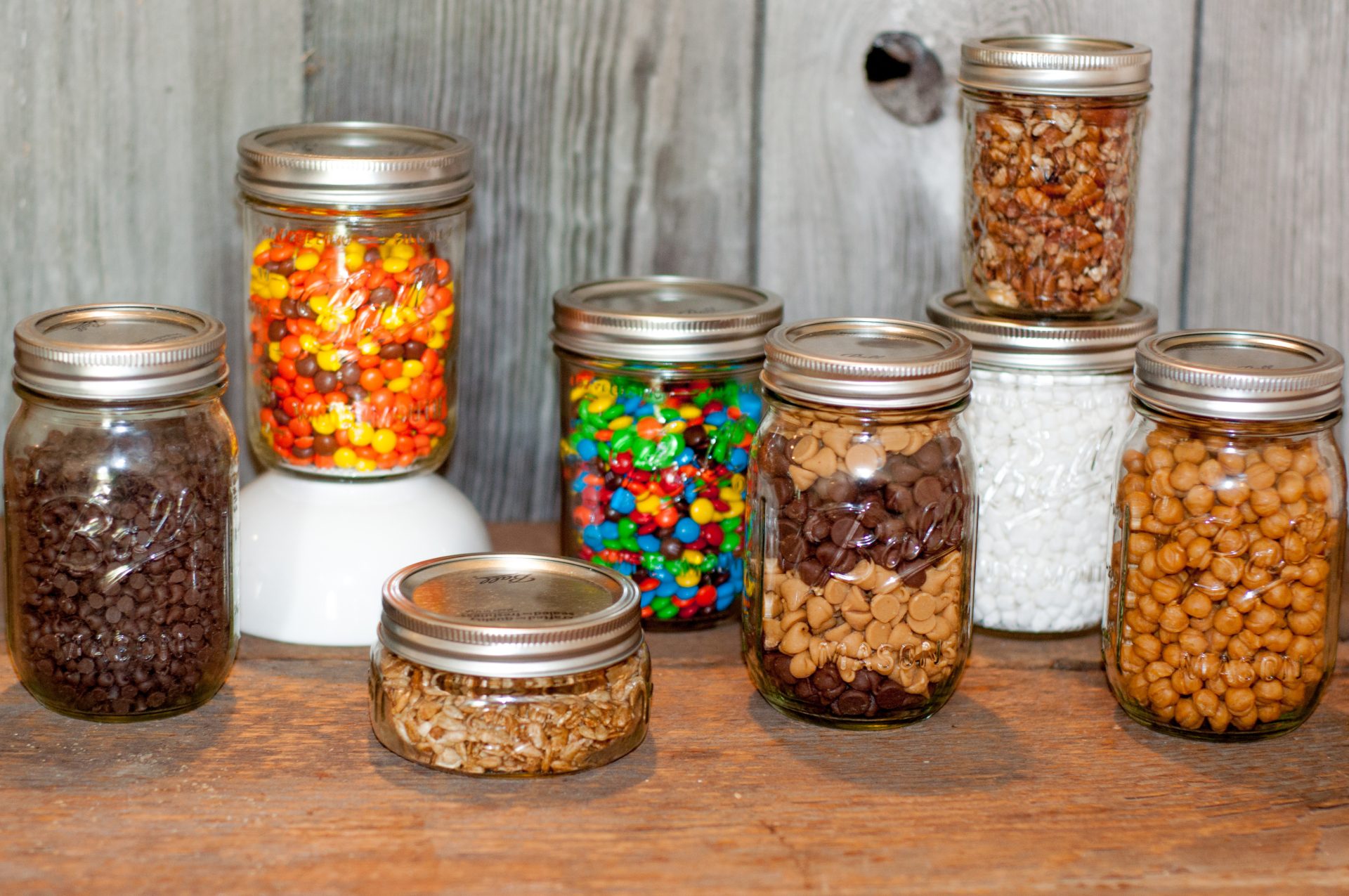 No-bake Energy Bite recipes are all the rage right now, so of course I jumped on the band wagon! This is my East No-Bake Energy Bites Base recipe that you can customize to your tastes!