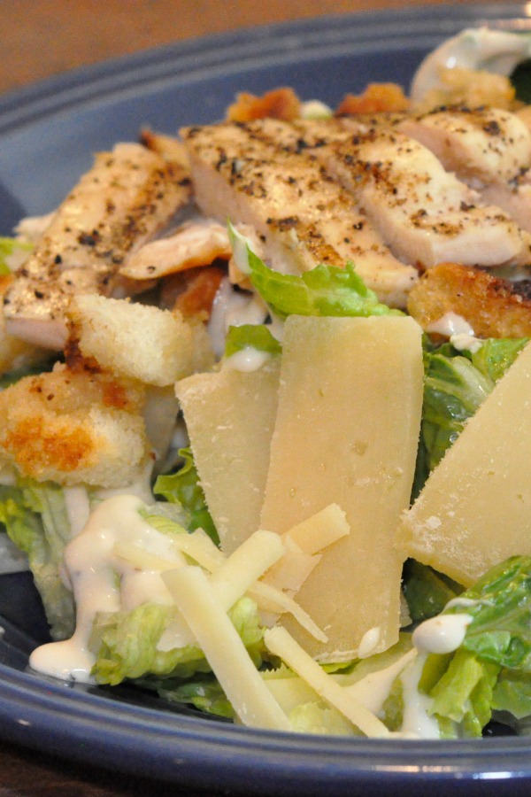 Grilled Chicken Caesar Salad from Farmwife Feeds is a super easy full meal to put on the table quickly. #caesar #salad ##chicken