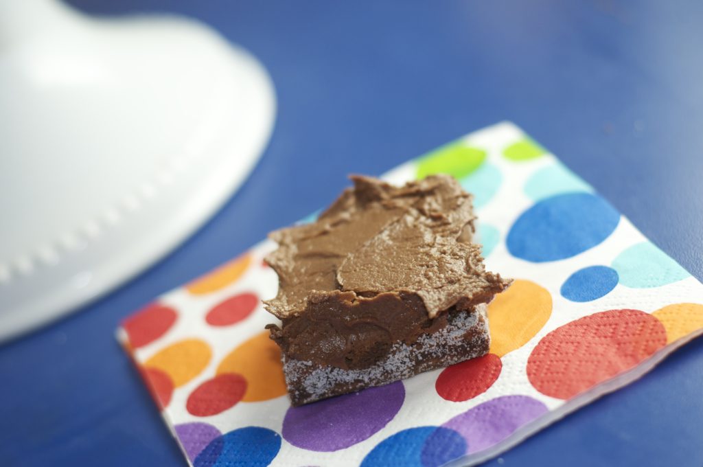 These bakery style brownies are the best homemade brownies you will ever make - Roselyn Bakery Brownies at your fingertips!