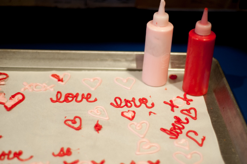 These Love Note Skillet cookies will make your sweetheart happy any time of the year, but are super easy and special on Valentine's Day!