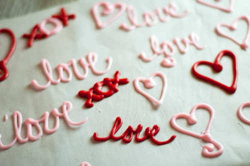 These Love Note Skillet cookies will make your sweetheart happy any time of the year, but are super easy and special on Valentine's Day!