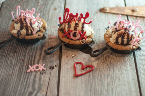 These Love Note Skillet cookies will make your sweetheart happy any time of the year, but are super easy and special on Valentine's Day!