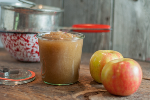 Super easy homemade applesauce with cinnamon-make a little or make a lot, great for canning!