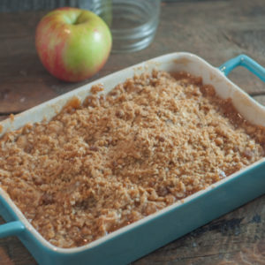 Apple Crisp from Farmwife Feeds, a warm delicious homemade apple dessert with a crisp oatmeal top and juicy soft baked apples. #recipe #applecrisp #apples #apple