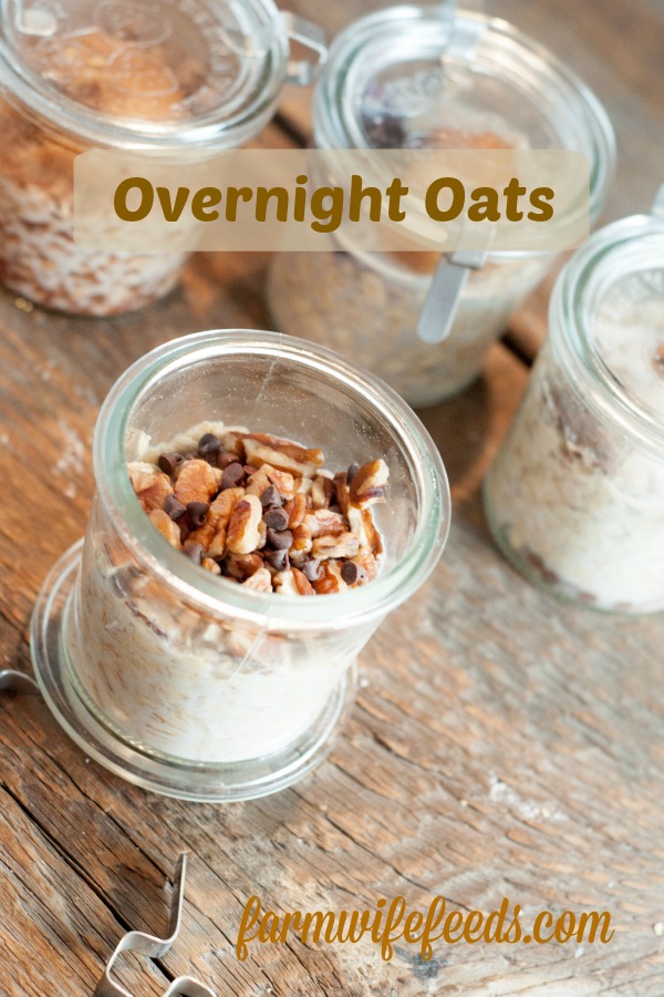 Overnight Oats In A Jar from Farmwife Feeds are the easiest way to make sure kids get a good start to the day even when they are running out the door! #oats #overnightoats #mealplan #mealprep