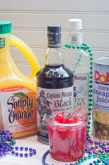 I'm a Yankee that loves a good southern cocktail - Farmwife Feeds version Hurricane Cocktail Yankee Style #recipe #cocktail #drinks