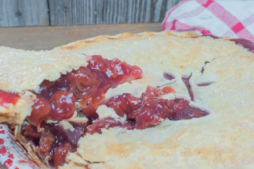 Homemade Cherry Pie, easy traditional recipe from Farmwife Feeds #pie #recipes #cherry