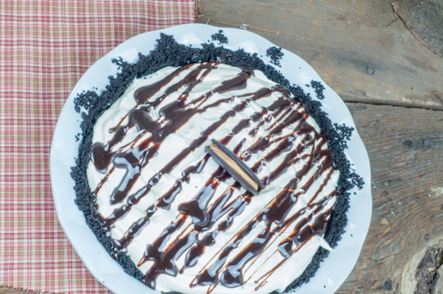 Fluffy Peanut Butter Pie, Chocolate Cookie Crust, Cream Cheese, Cool Whip from Farmwife Feeds #peanutbutter #pie #recipes #comfortfood