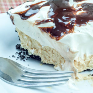 Fluffy Peanut Butter Pie, Chocolate Cookie Crust, Cream Cheese, Cool Whip from Farmwife Feeds #peanutbutter #pie #recipes #comfortfood