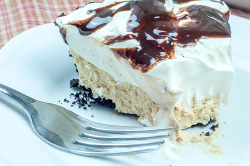 Fluffy Peanut Butter Pie, Chocolate Cookie Crust, Cream Cheese, Cool Whip from Farmwife Feeds #peanutbutter #pie #recipes #comfortfood