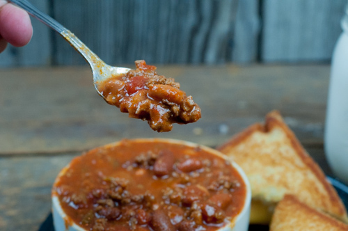 Thick Hearty Bar Chili, ground beef, tomatoes, spices, 2 kinds of beans from Farmwife Feeds #chili #recipe #groundbeef
