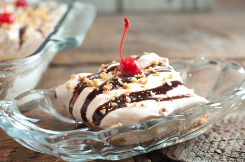 Banana Split Dessert is an old family favorite dessert from Farmwife Feeds