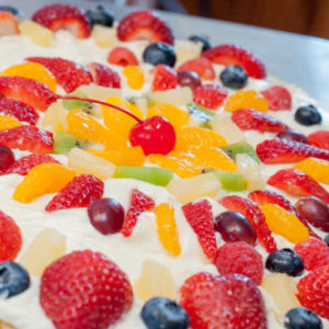 Easy Fruit Pizza made with sugar cookie dough, cream cheese, fresh fruit - great for picnics, snacks and pitch-ins from Farmwife Feeds