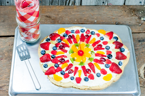 Easy Fruit Pizza made with sugar cookie dough, cream cheese, fresh fruit - great for picnics, snacks and pitch-ins from Farmwife Feeds