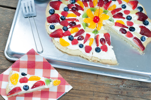 Easy Fruit Pizza made with sugar cookie dough, cream cheese, fresh fruit - great for picnics, snacks and pitch-ins from Farmwife Feeds