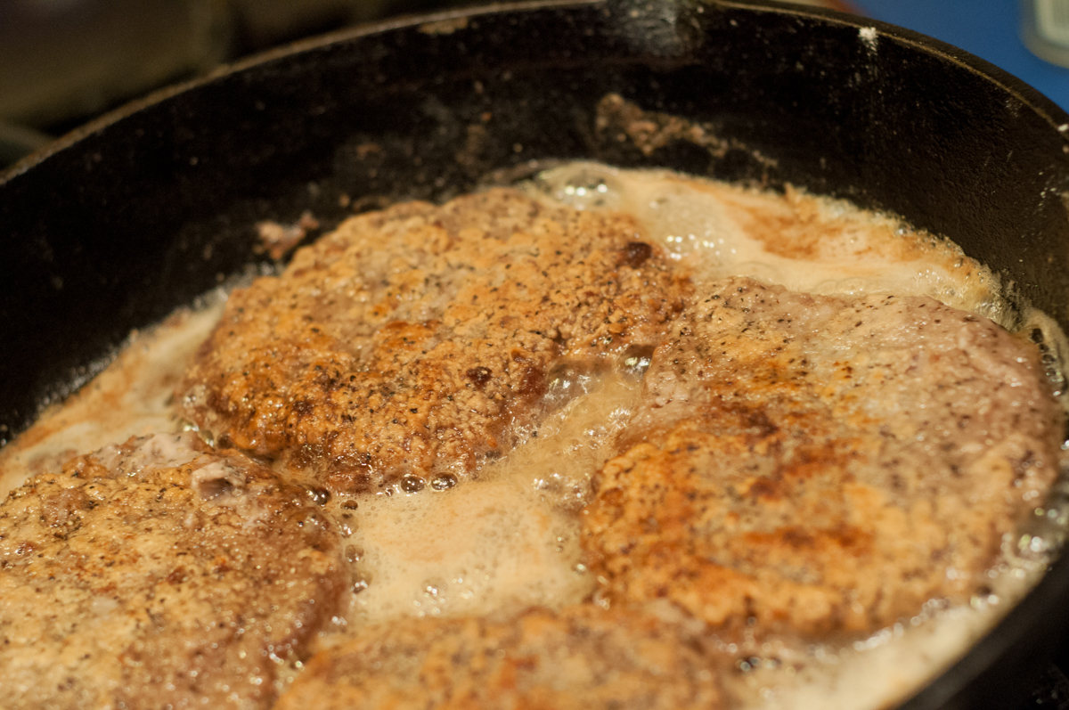 Beef Cubed Steak and Pan Gravy is a childhood favorite from Farmwife Feeds #beef #recipe #cubedsteak