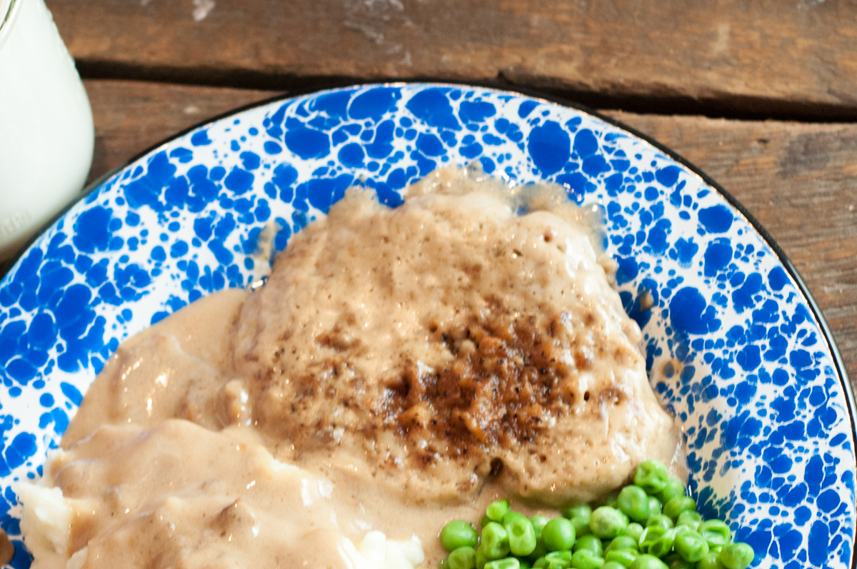 Beef Cubed Steak and Pan Gravy is a childhood favorite from Farmwife Feeds #beef #recipe #cubedsteak
