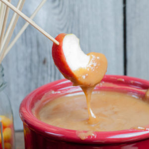 Caramel Apple Dip, serve warm with apple slices from Farmwife Feeds #recipe #crockpot #apples