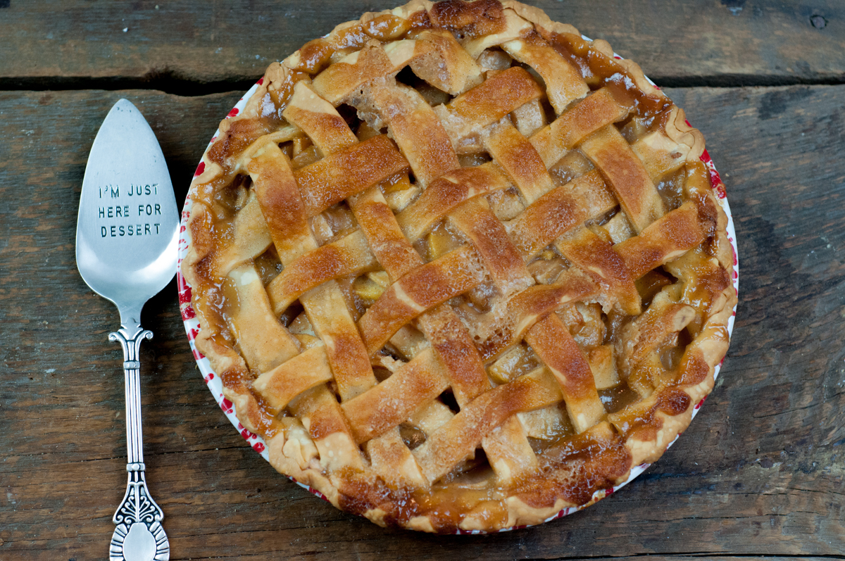 Pour Over Apple Pie is a super easy to make pie that has a sweet caramel sauce poured over the entire pie and then baked from Farmwife Feeds #apple #applepie #recipe #pie #homemade