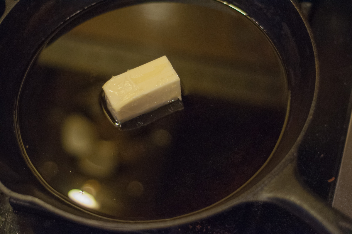 Fried Chicken and Skillet Gravy from Farmwife Feeds is just like Grandma's Sunday Dinner #recipe #castiron #chicken #friedchicken