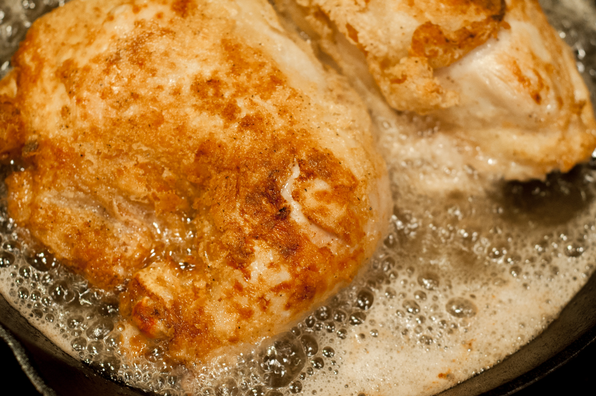 Fried Chicken and Skillet Gravy from Farmwife Feeds is just like Grandma's Sunday Dinner #recipe #castiron #chicken #friedchicken