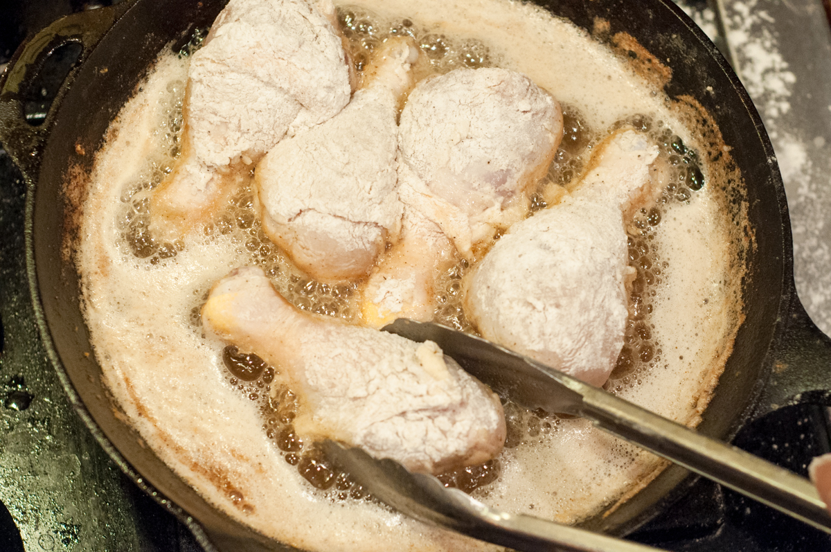 Fried Chicken and Skillet Gravy from Farmwife Feeds is just like Grandma's Sunday Dinner #recipe #castiron #chicken #friedchicken