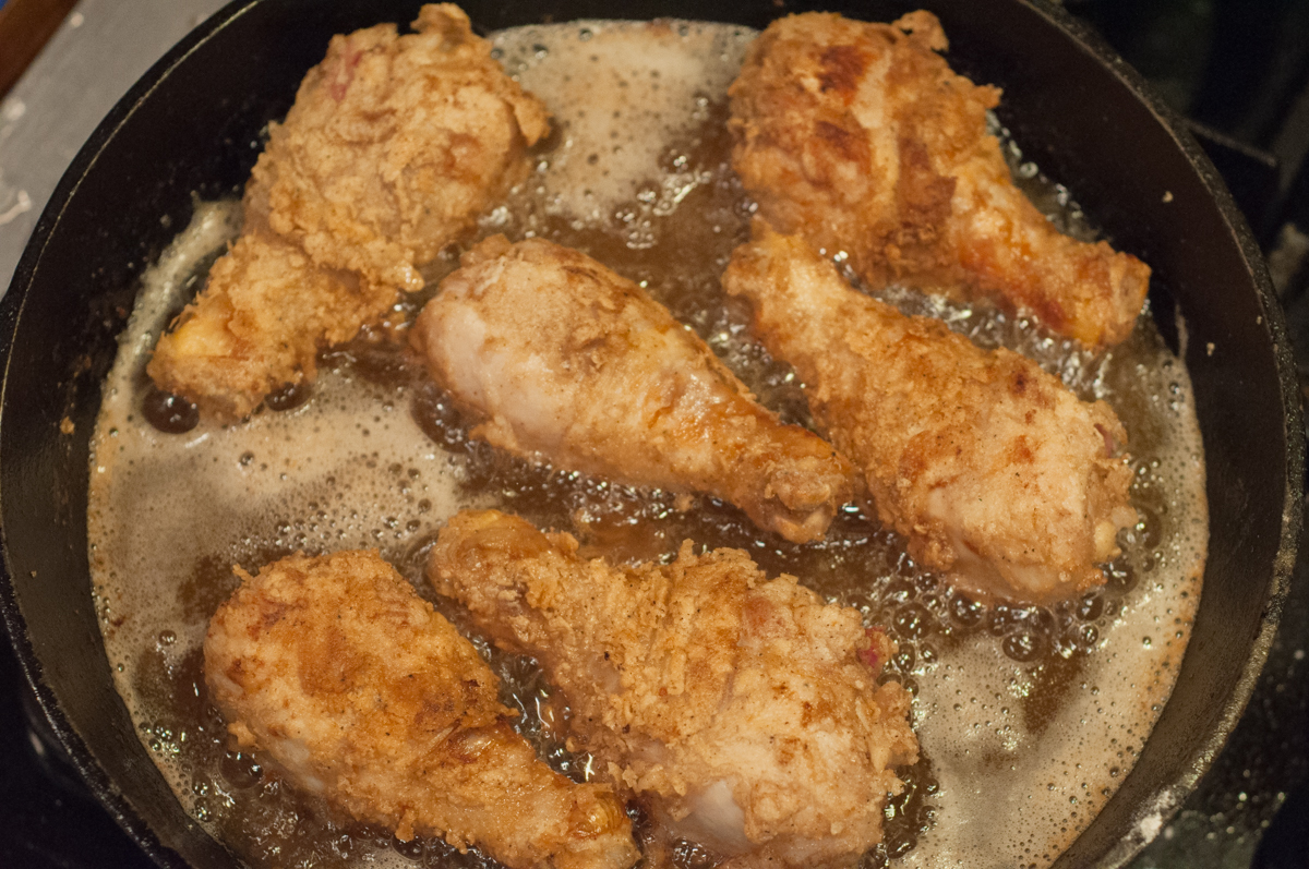 Fried Chicken and Skillet Gravy from Farmwife Feeds is just like Grandma's Sunday Dinner #recipe #castiron #chicken #friedchicken