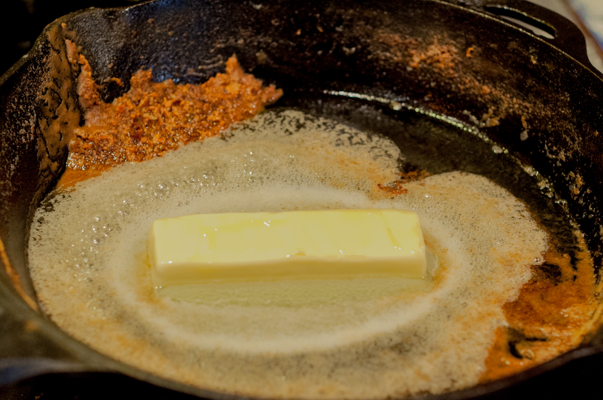 Fried Chicken and Skillet Gravy from Farmwife Feeds is just like Grandma's Sunday Dinner #recipe #castiron #chicken #friedchicken
