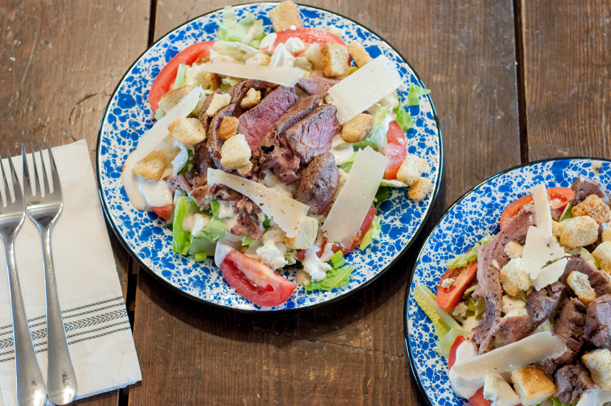 Black and Bleu Steak Salad from Farmwife Feeds is a filling lunch or supper any time of the year. #recipe #beef #steak #salad