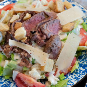 Black and Bleu Steak Salad from Farmwife Feeds is a filling lunch or supper any time of the year. #recipe #beef #steak #salad