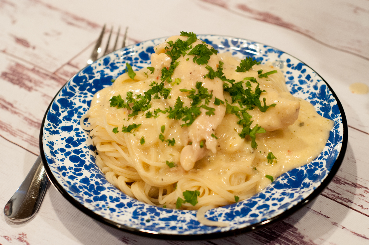 Crock Pot Angel Hair Chicken from Farmwife Feeds is a super easy way to satisfy the whole family. #recipes #chicken #pasta #crockpot