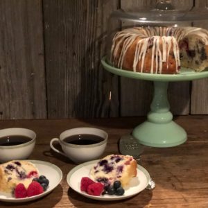 Glazed Fresh Berry Coffee Cake from Farmwife Feeds is full of fresh blueberries and raspberries, super simple to make. #recipe #cake #coffeecake #fruit