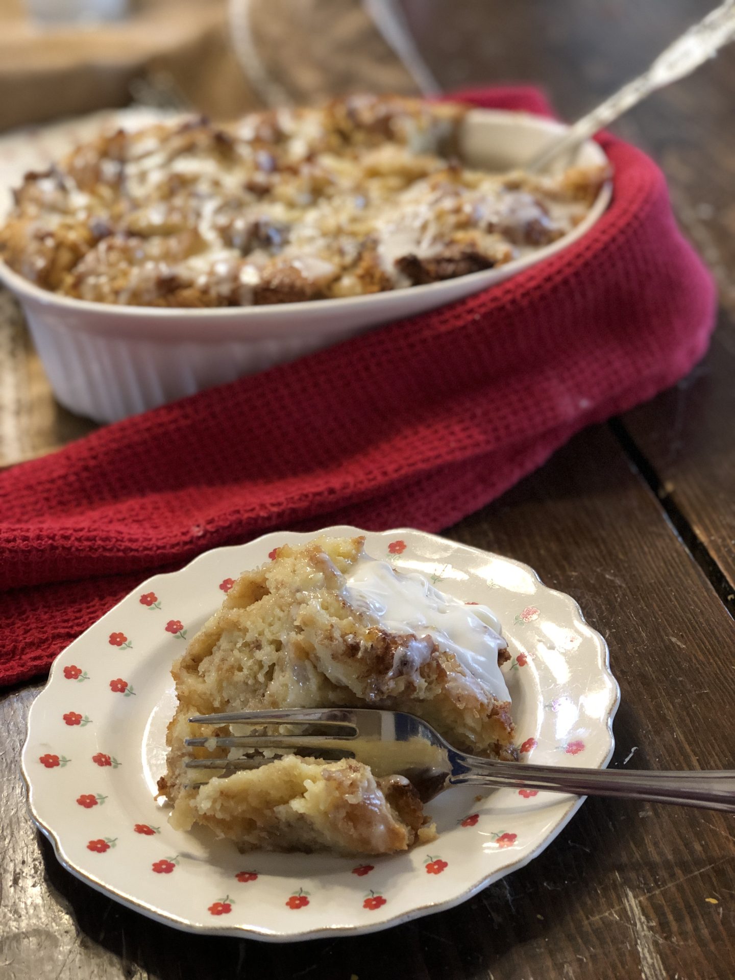 Cinnamon Roll Bread Pudding from Farmwife Feeds is a sweet breakfast treat, a delicious dessert served with ice cream or a great afternoon snack. #cinnamonrolls #recipe #dessert #breakfast #snack
