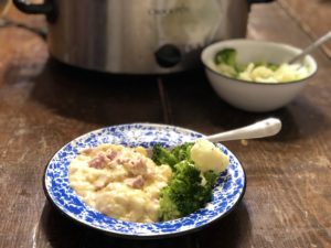 Crock Pot Creamy Scalloped Potatoes and Ham from Farmwife Feeds is a super easy meal that can use leftover ham or fresh diced ham. #crockpot #ham #recipe