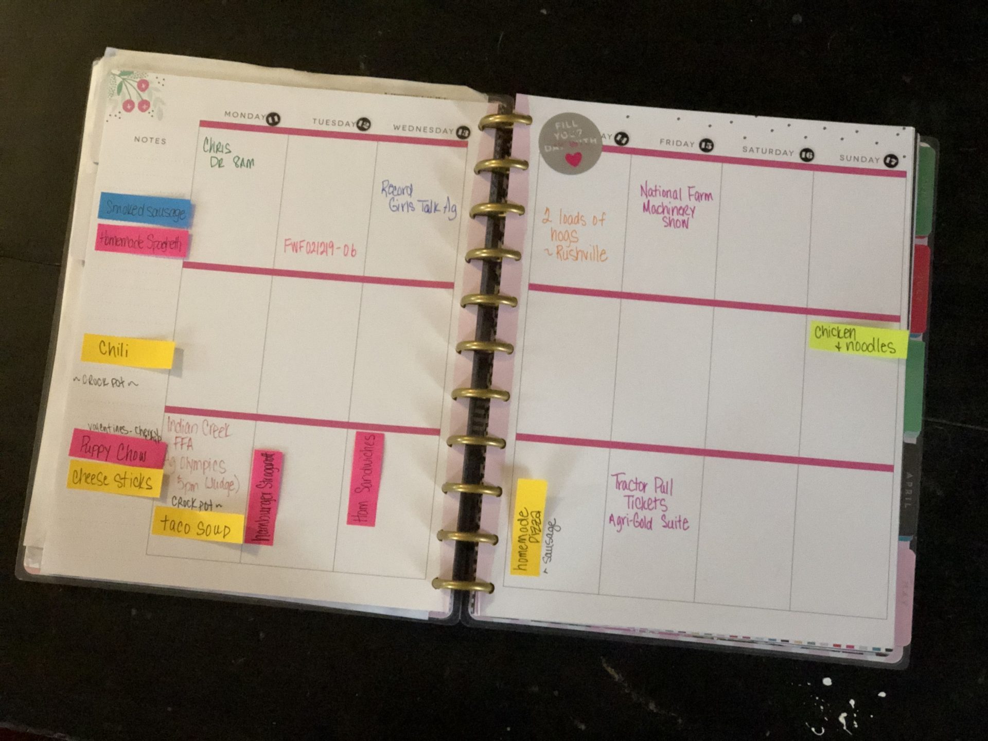 Post It Flags Meal Planning from Farmwife Feeds is an easy way to help with flexible meal planning both traditional and digital. #mealplanning #digitalplanner #PostIt