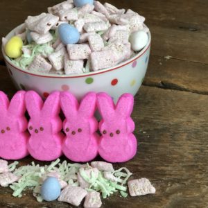 Easter Bunny Chow from Farmwife Feeds - Muddy Buddies, Puppy Chow - call it what you want, I'll call it delicious! #recipe #chexmix #puppychow