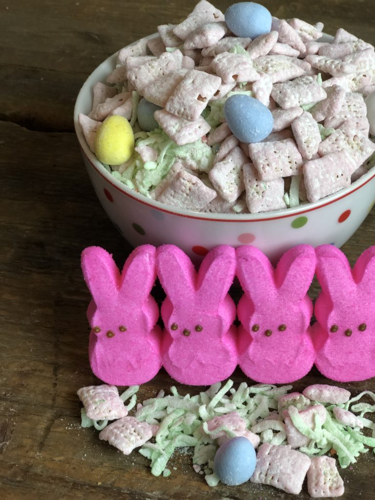 Easter Bunny Chow from Farmwife Feeds - Muddy Buddies, Puppy Chow - call it what you want, I'll call it delicious! #recipe #chexmix #puppychow
