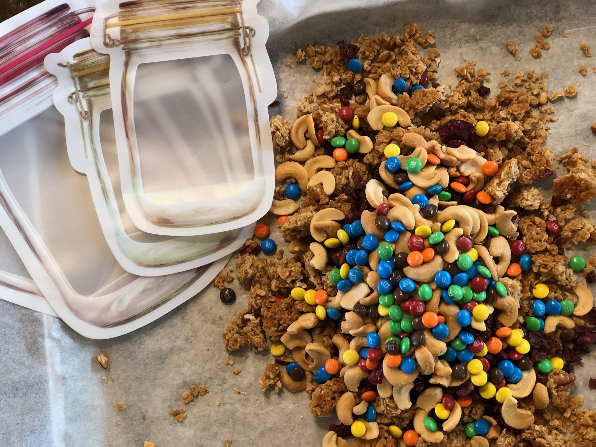 Crunchy Granola from Farmwife Feeds is an easy basic granola recipe that you can add your favorites to. #recipe #granola #oats