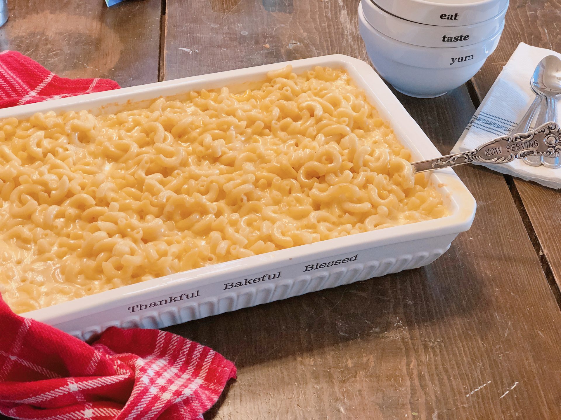 Almost Award Winning Mac and Cheese from Farmwife Feeds is a classic oven macaroni and cheese recipe that is creamy and delicious. #recipe #macandcheese #cheese #classic