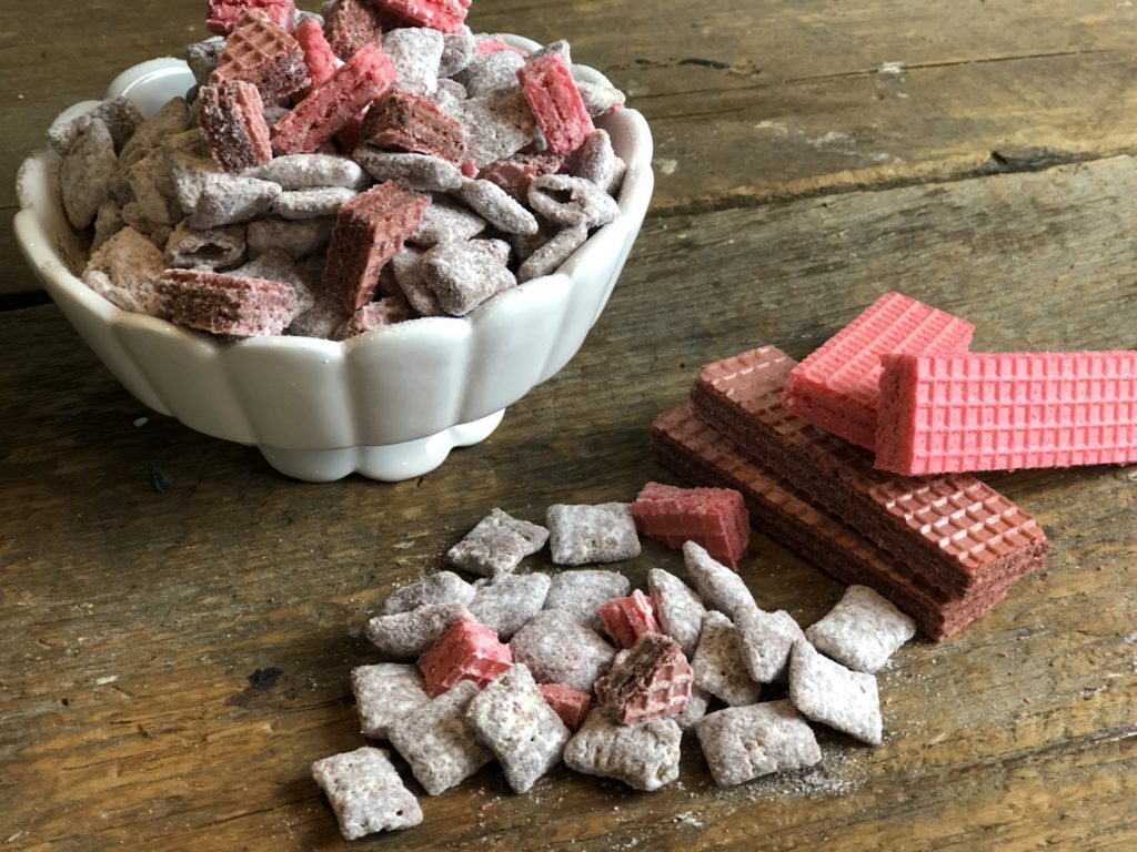Chocolate Covered Strawberry Puppy Chow from Farmwifefeeds is a great twist on an easy snack. #chocolate #puppychow #snack #chexmix