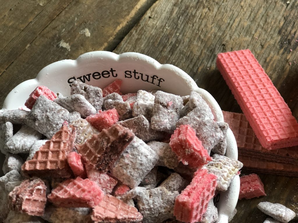 Chocolate Covered Strawberry Puppy Chow from Farmwifefeeds is a great twist on an easy snack. #chocolate #puppychow #snack #chexmix