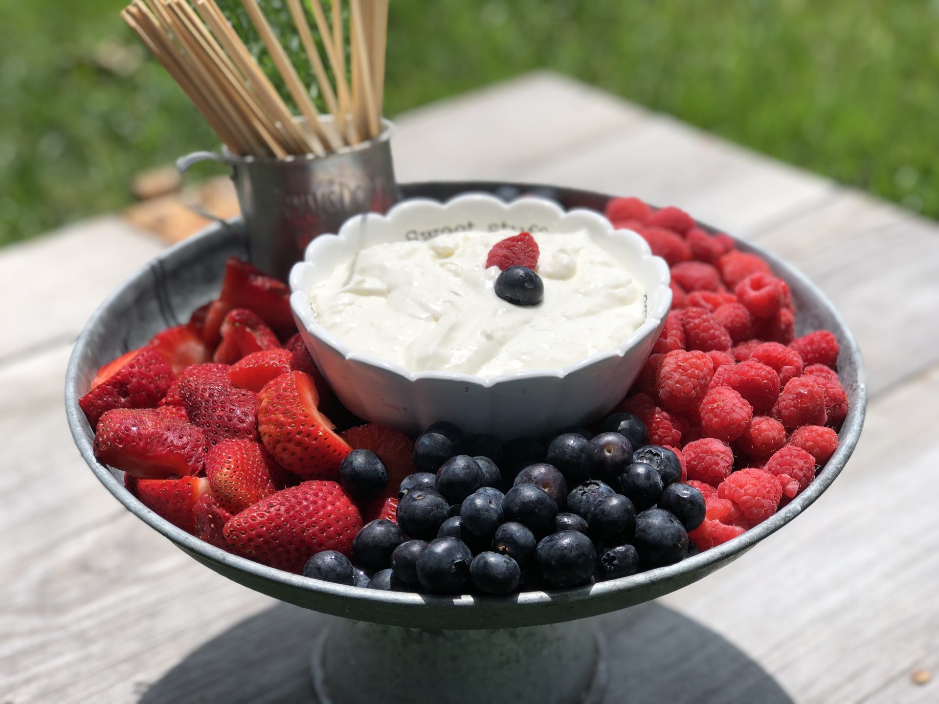 Creamy Coconut Fruit Dip from Farmwife Feeds is a great make ahead dip for get togethers, pitch-ins or just to have on hand for snacking. #fruit #recipe #dip #coconut