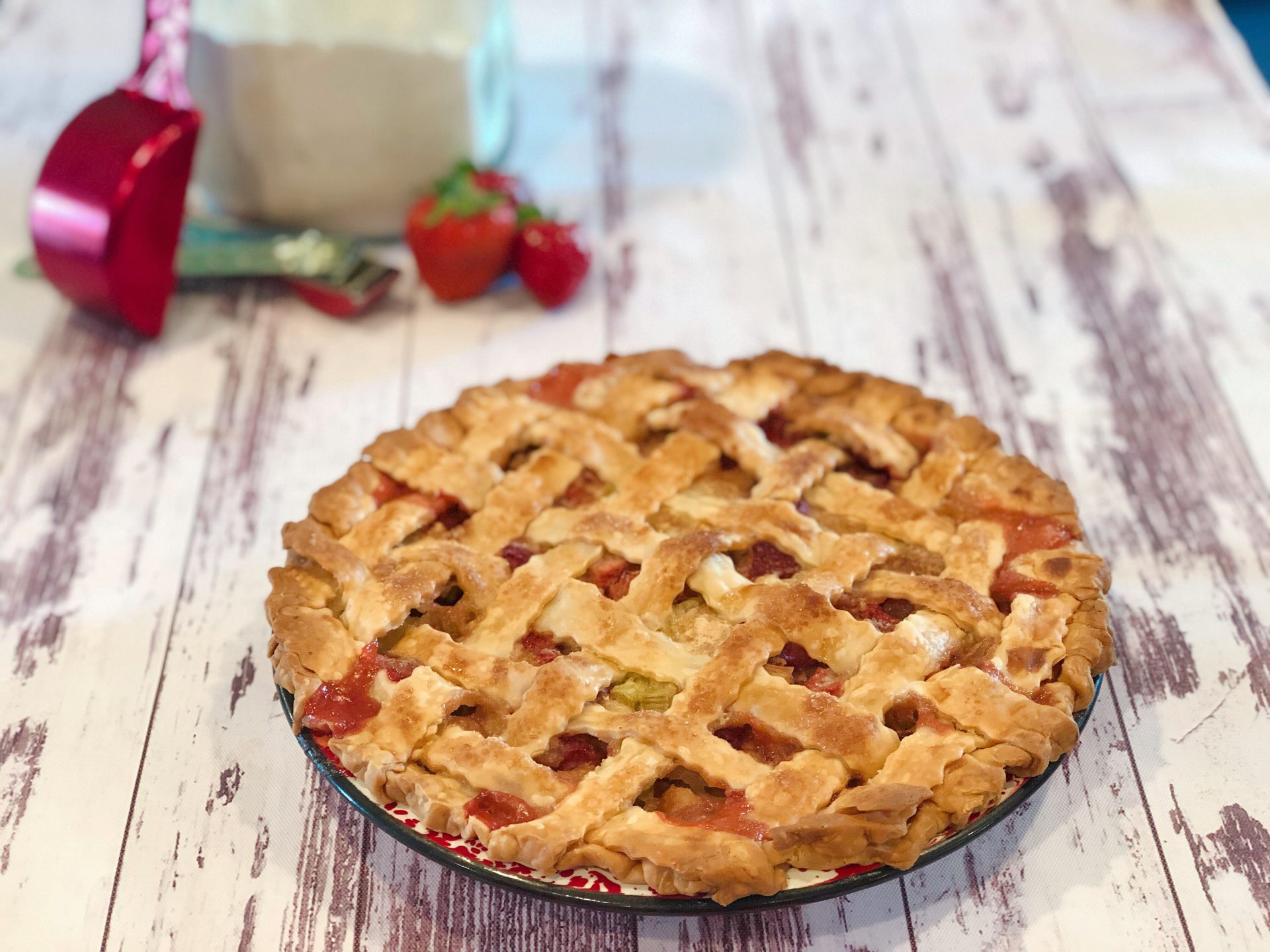 Strawberry Rhubarb Pie from Farmwife Feeds is a family recipe that is a county fair pie winner! #recipe #pie #rhubarb #strawberry
