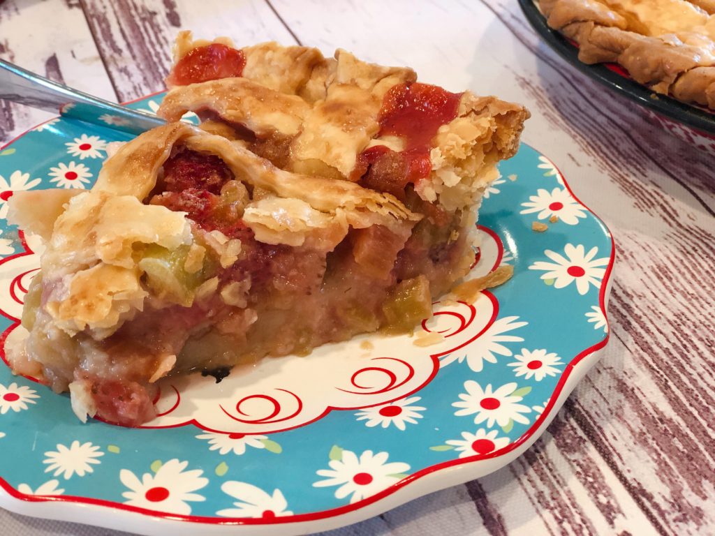 Strawberry Rhubarb Pie from Farmwife Feeds is a family recipe that is a county fair pie winner! #recipe #pie #rhubarb #strawberry