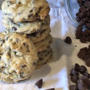 Chocolate Chip Cookies from Farmwife Feeds #chocolatechipcookies #cookies #recipe