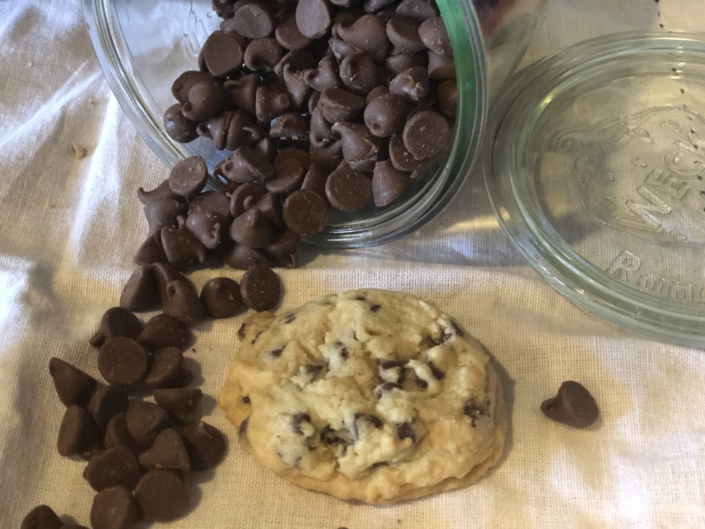 Chocolate Chip Cookies from Farmwife Feeds #chocolatechipcookies #cookies #recipe